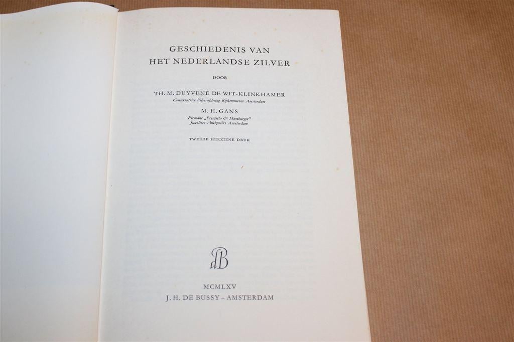 Nederlands Zilver — Geschiedenis & Meestertekens 1965, Ophalen of Verzenden, Zilver
