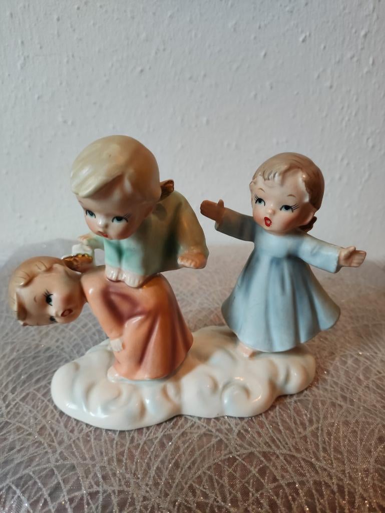Prachtig vintage beeldje van engeltjes van biscuitporselein, Antiek en Kunst, Verzenden