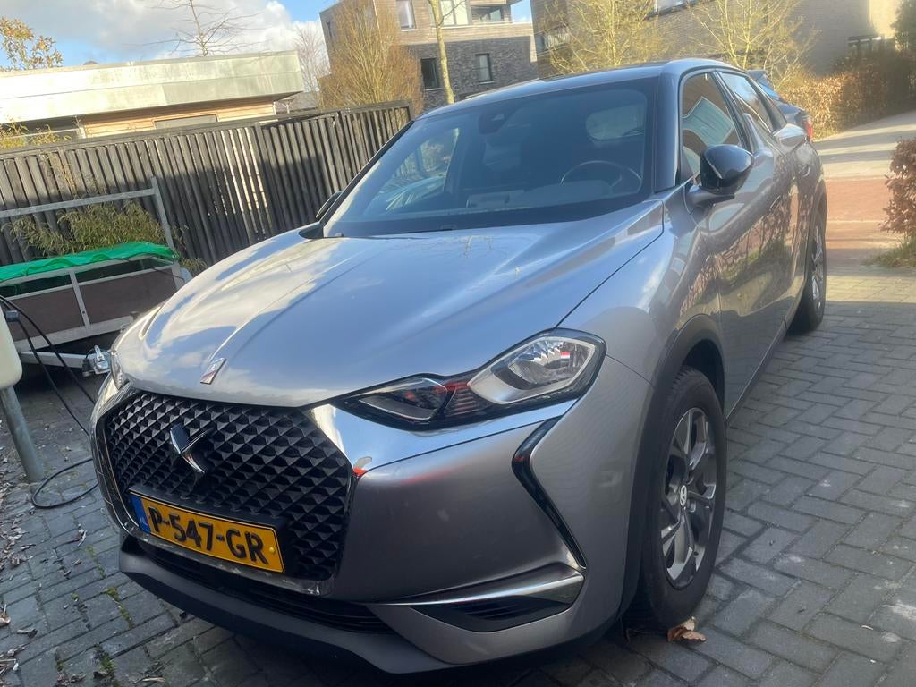DS 3 Crossback E-tense 136pk 2022 Grijs, Auto's, DS, Zwart, Leder en Stof, 1498 kg, Origineel Nederlands