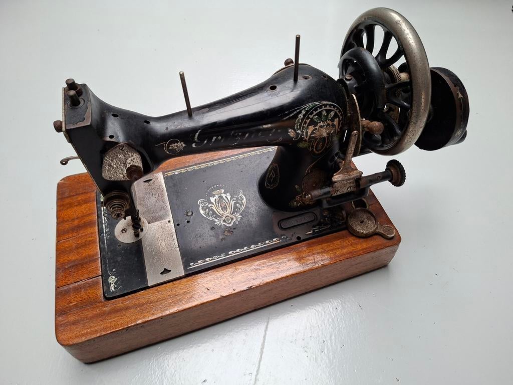 Antieke Gritzner naaimachine, werkend, Ophalen