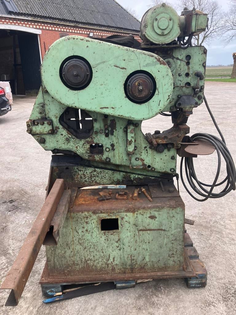 Pons- en knipmachine Peddinghaus 210/11, Ophalen, Gebruikt