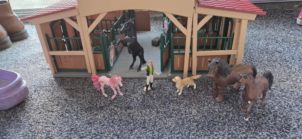 Schleich paardenstal met paarden en accessoires, Ophalen of Verzenden, Zo goed als nieuw, Jongen of Meisje