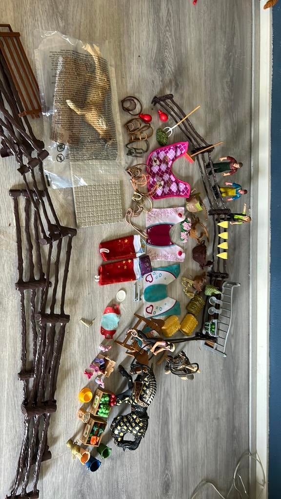 Superveel Schleich accessoires en meer, Verzamelen, Dierenverzamelingen, Ophalen of Verzenden, Zo goed als nieuw, Paard, Beeldje of Figuurtje