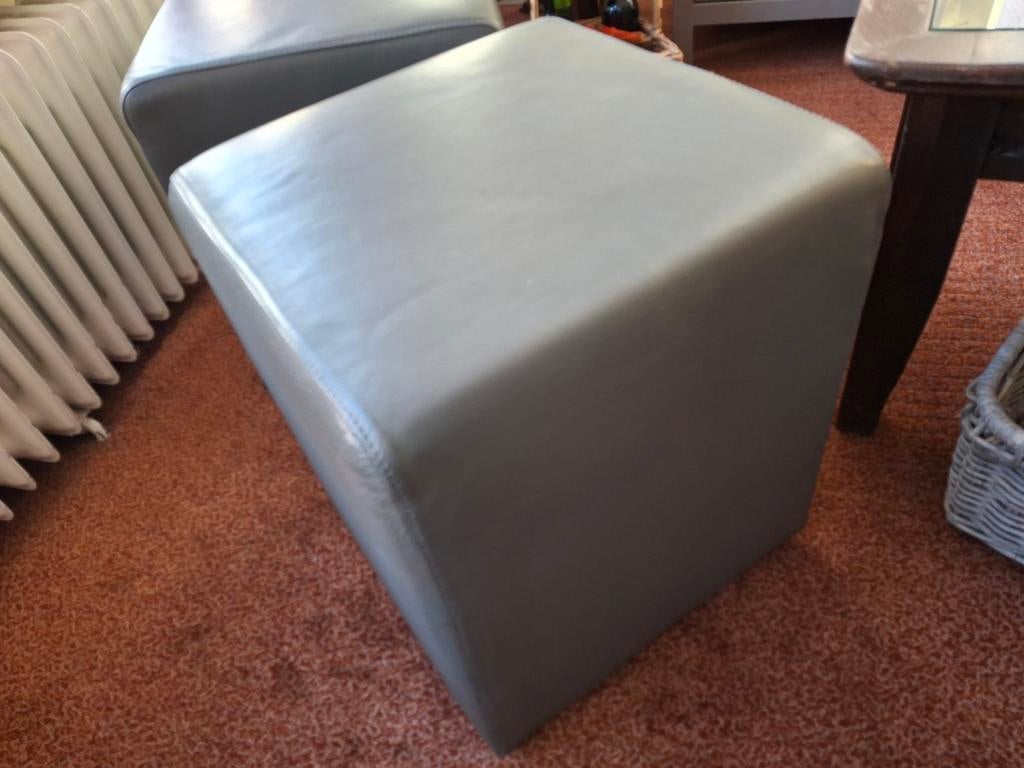 Leren Esprit Poef Hocker Voetenbank. Ruim 10 stuks te koop, Ophalen, Minder dan 50 cm, Vierkant, Zo goed als nieuw