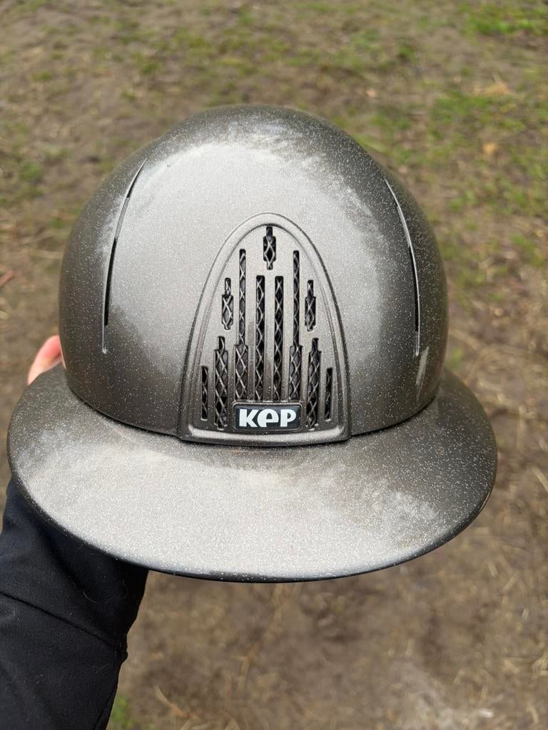 Gecustomizede KEP schaal M met glitter, Ophalen of Verzenden, Zo goed als nieuw, Dressuur, Cap