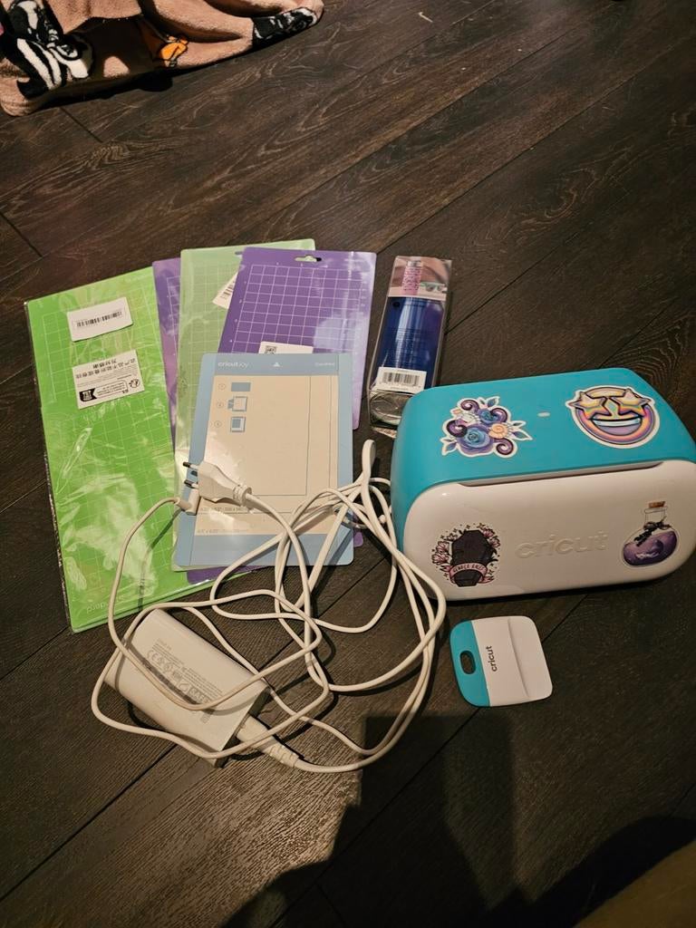 Cricut Joy snijmachine met accessoires en materialen, Ophalen of Verzenden, Zo goed als nieuw, Gereedschap of Toebehoren