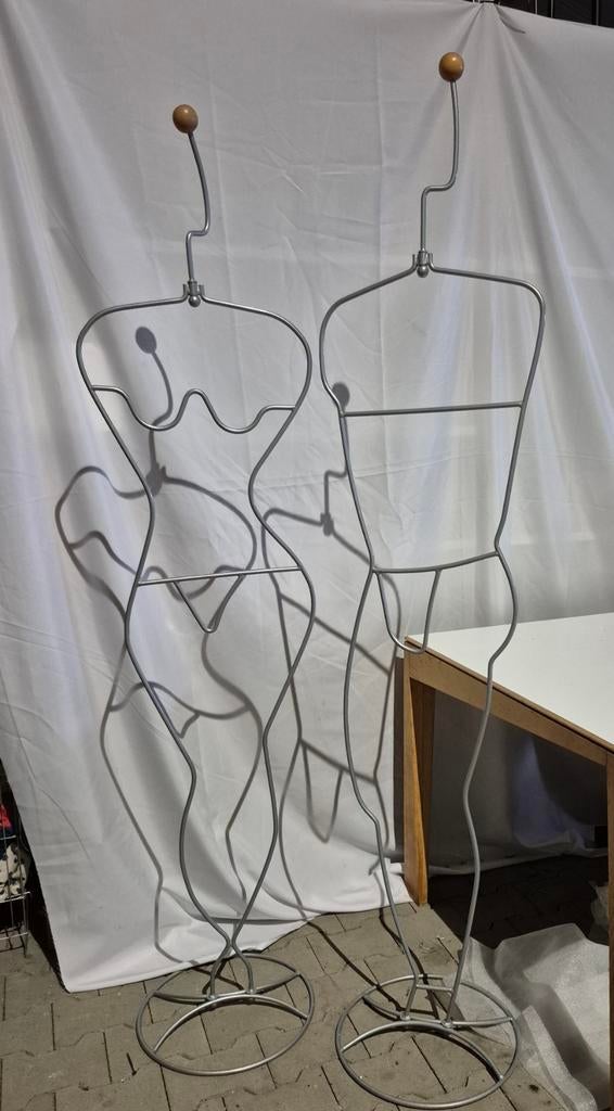 Set 2 vintage dressboy dressgirl ikea grijs Häpen 1980s, Ophalen, Metaal, Wandkapstok, Minder dan 100 cm