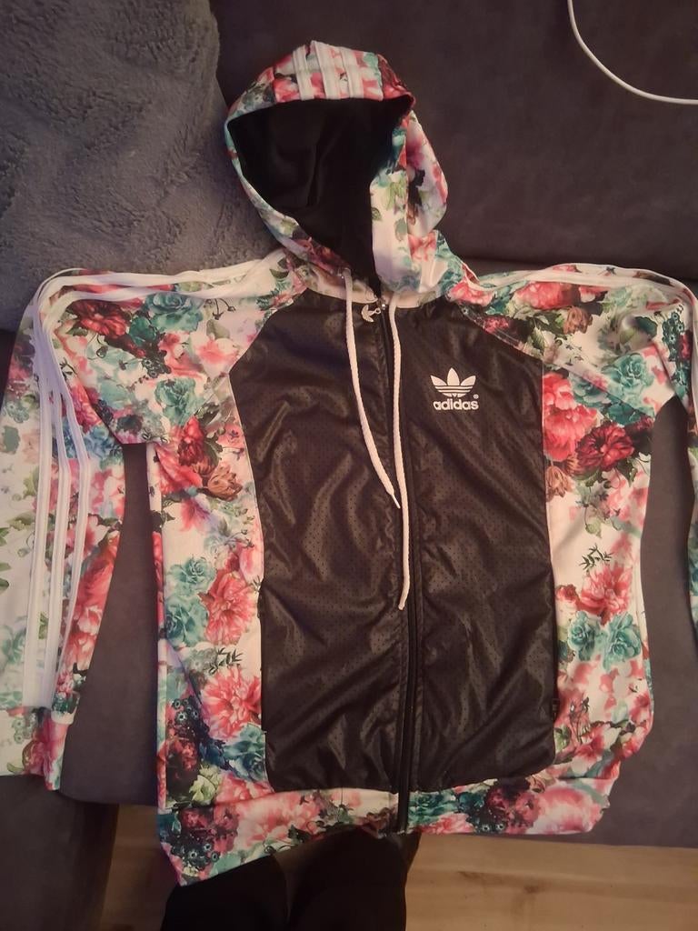 Adidas bloemen sportief vest S/M uit buitenland, Kleding | Dames, Ophalen, Overige kleuren, Adidas, Overige typen