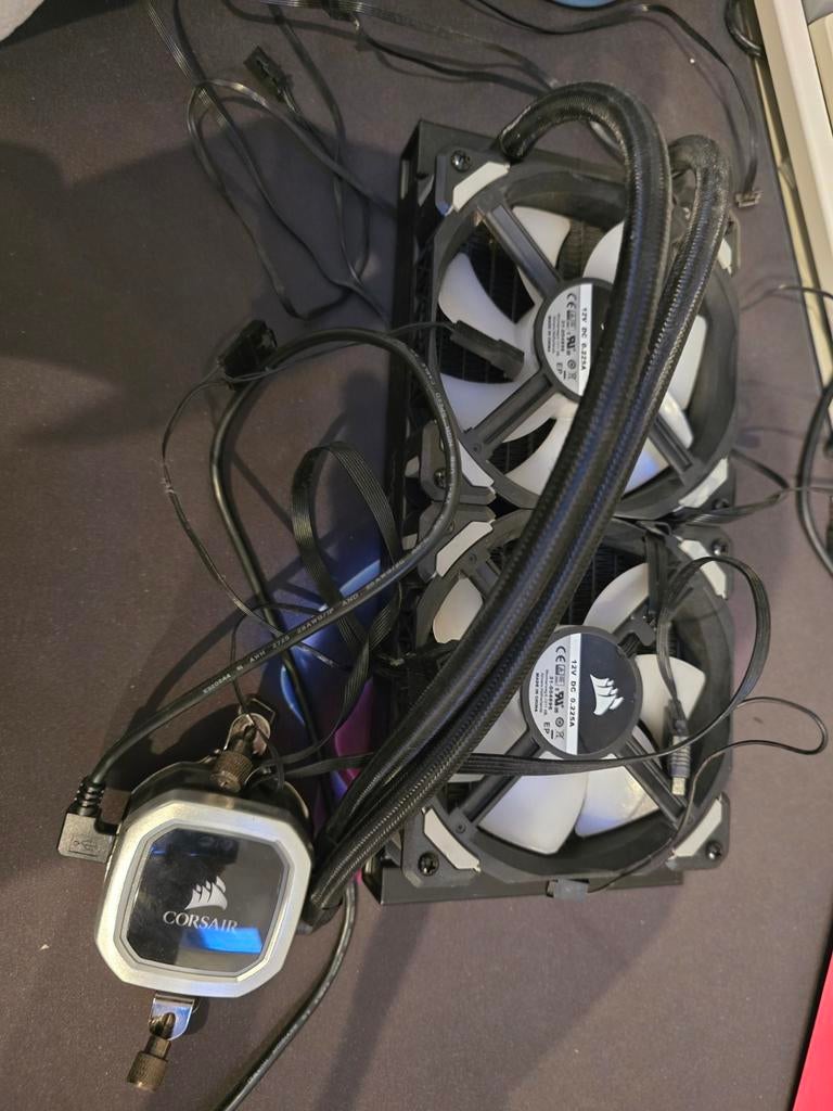 Corsair Hydro Series Waterkoeling met Montagebeugels, Computers en Software, Computerkoelers, Ophalen