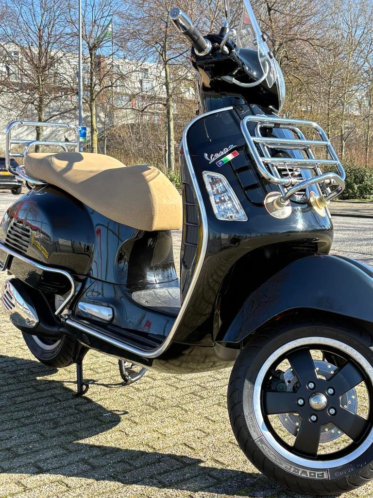 Vespa GTS, Fietsen en Brommers, Scooters | Vespa, Zo goed als nieuw, Overige modellen, Benzine, Ophalen