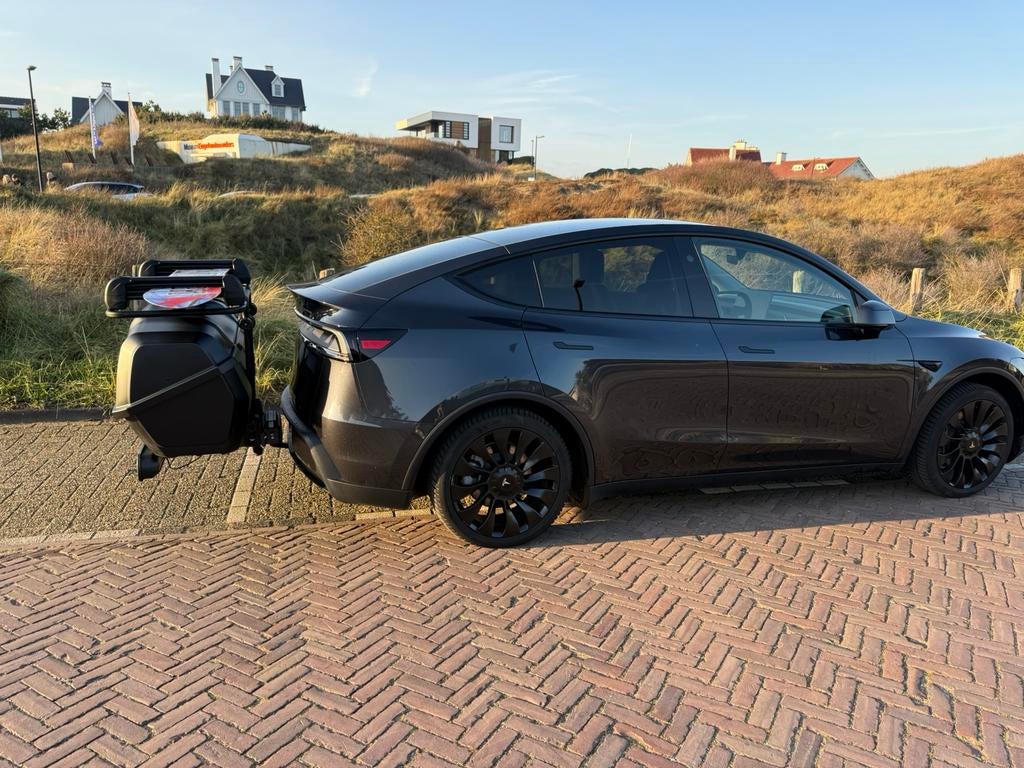 Trekhaakkoffer met skidrager te huur. 99,-/10 dagen., Ophalen, Zo goed als nieuw