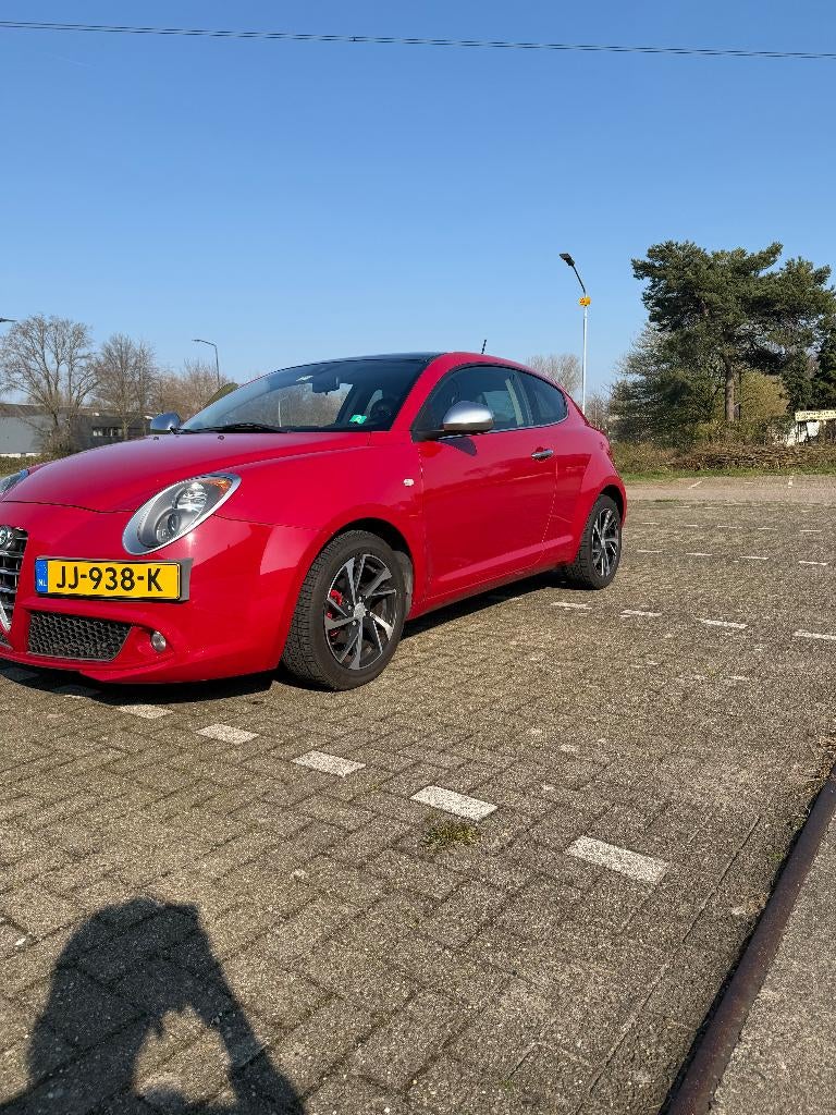 Alfa Romeo MiTo 0.9 Turbo Twinair 2016 Rood Panoramadak, Voorwielaandrijving, Zwart, 49 €/maand, Lederen bekleding