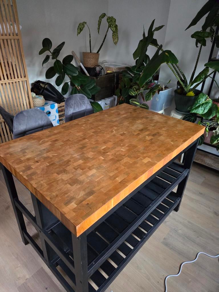 VADHOLMA
Keukeneiland, zwart/eiken, 126x79x90 cm, Huis en Inrichting, Ophalen, Zo goed als nieuw, Tot twee personen, Eikenhout