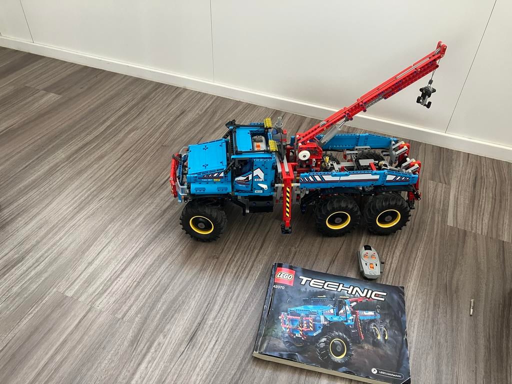 Lego Technic 42070 6x6 All Terrain Sleepwagen, Kinderen en Baby's, Speelgoed | Duplo en Lego, Ophalen, Zo goed als nieuw, Complete set