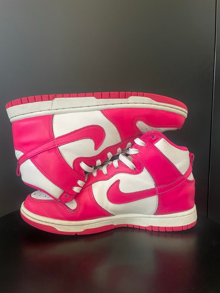 Nike Dunk High Knalroze Maat 40 - Opvallende Sneakers, Kleding | Dames, Schoenen, Ophalen of Verzenden, Gedragen, Roze, Sneakers of Gympen