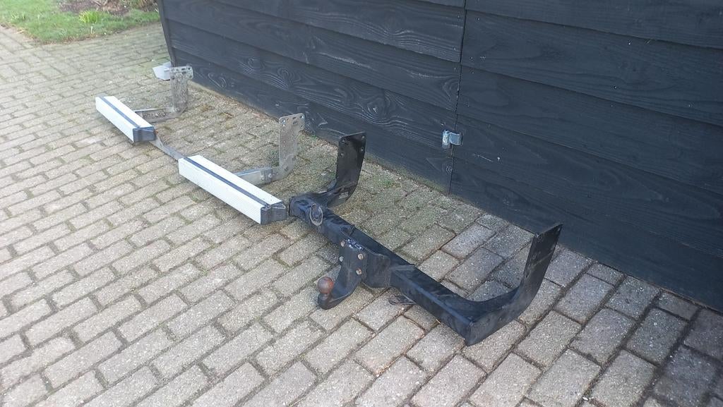 Trekhaak met treeplank (opstap) - Mercedes-Benz, Ophalen