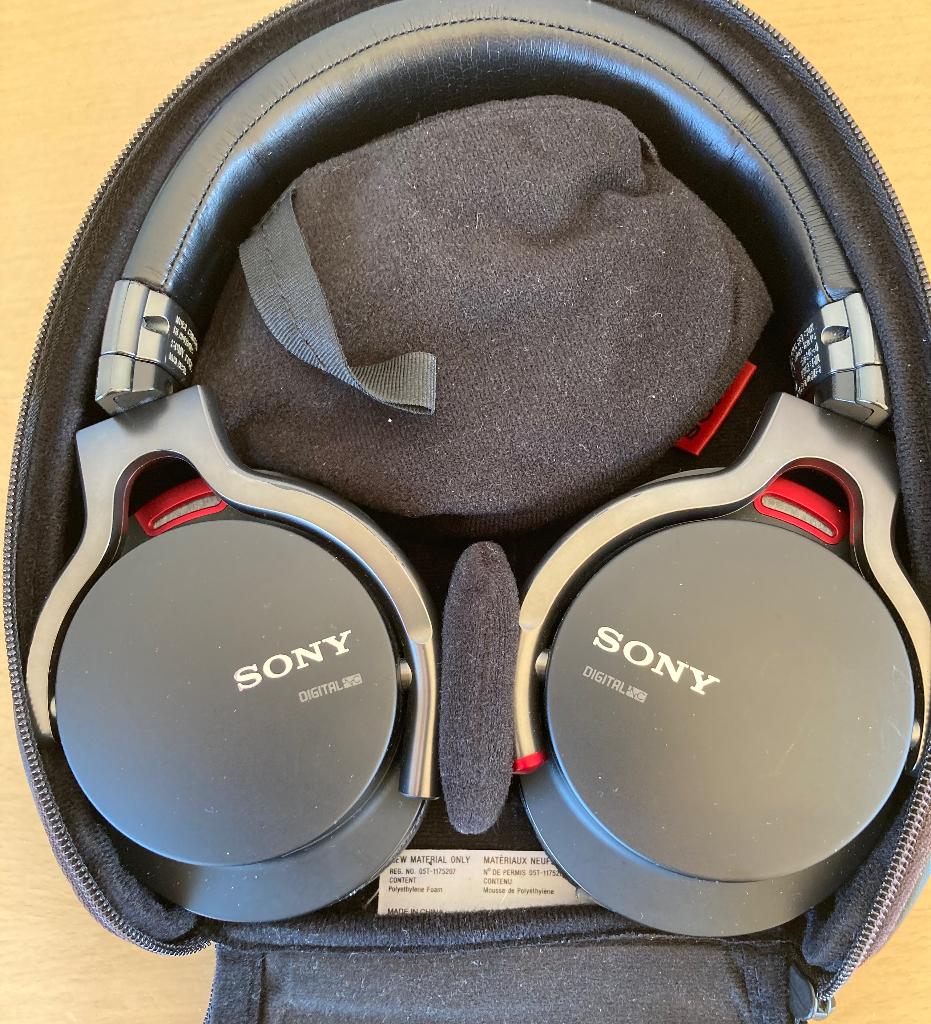 Sony noice cancelling koptelefoon, Surround, Ophalen of Verzenden, Zo goed als nieuw, Over oor (circumaural)