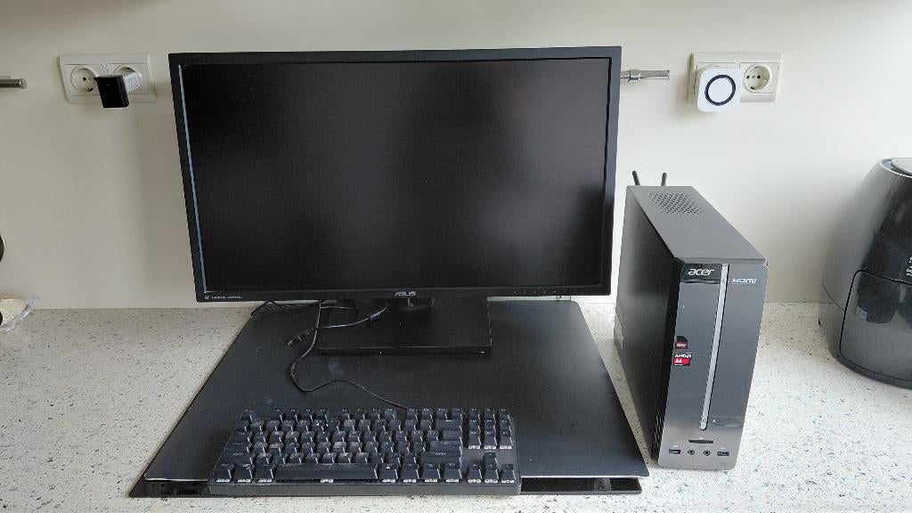 Computer compleet wegens sterfgeval als nieuw, Computers en Software, Desktop Pc's, Ophalen of Verzenden, Zo goed als nieuw, Onbekend