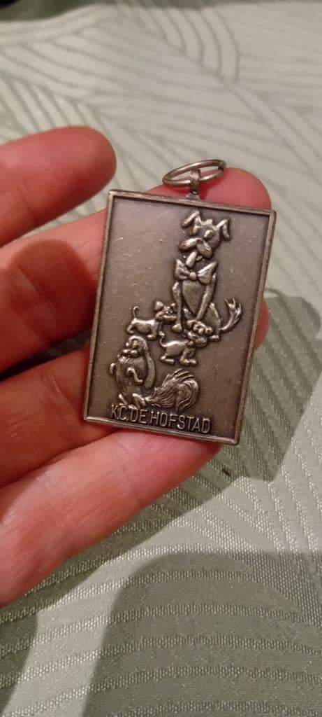 Vintage KC De Hofstad bedel/hanger met honden, Overige merken, Overige materialen, Gebruikt, Ophalen of Verzenden