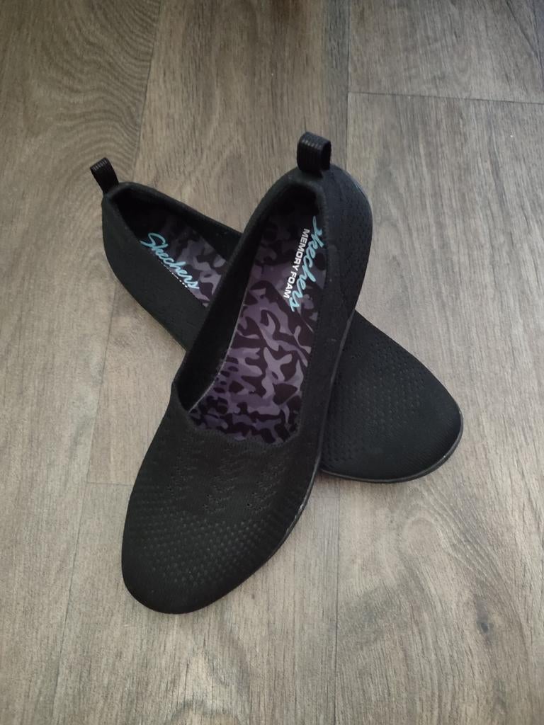 Nieuwe dames skechers zwart mt 40, Kleding | Dames, Schoenen, Ophalen of Verzenden, Nieuw, Zwart, Sneakers of Gympen