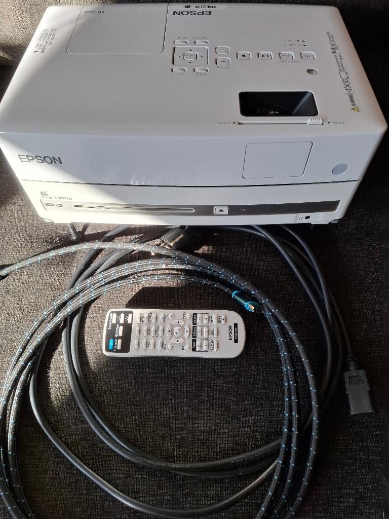 Epson beamer + iVisions elektrisch projectiescherm, Ophalen, Gebruikt, Epson beamer + iVisions elektrisch projectiescherm, LCD