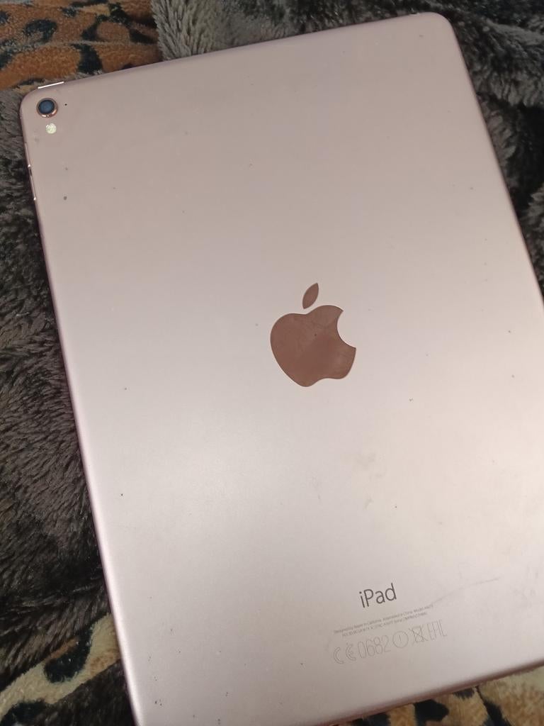 Apple iPad (Model A1673) 2 de hands, Computers en Software, Apple iPads, Zo goed als nieuw, Apple iPad, Wi-Fi en Mobiel internet