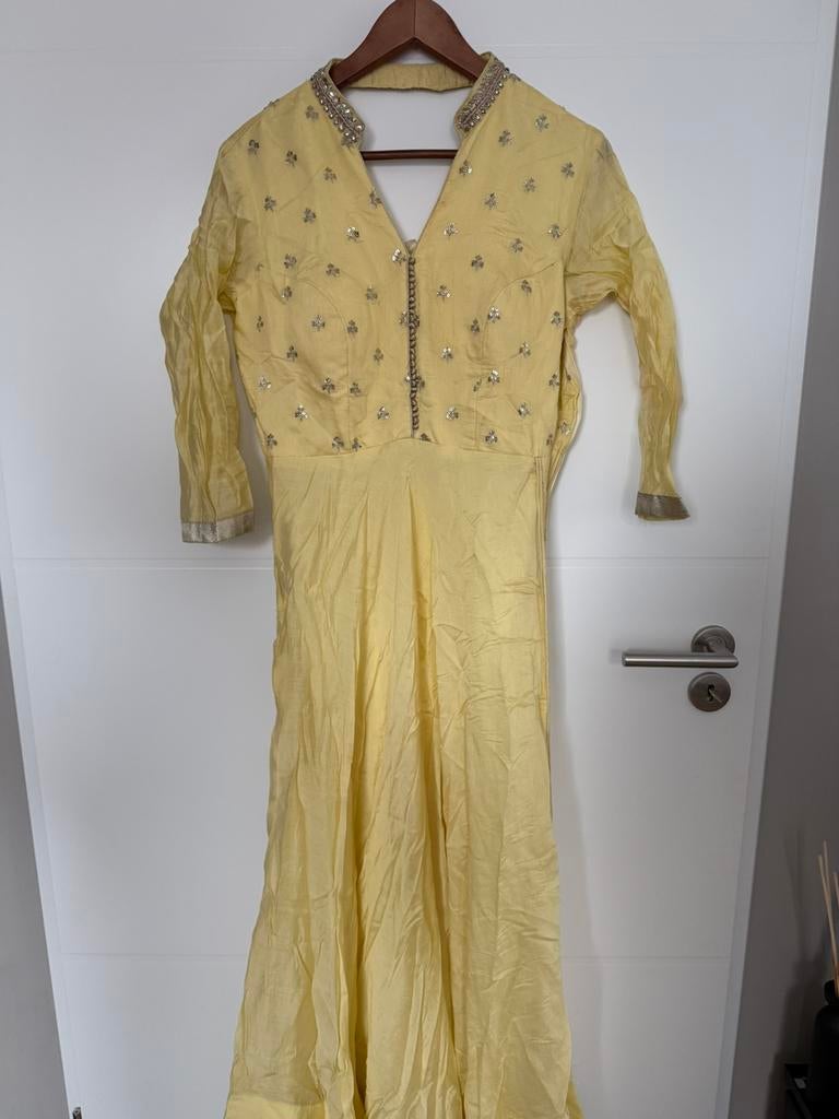 Gele anarkali salwar, Maat 38/40 (M), Overige typen, Geel, Ophalen of Verzenden