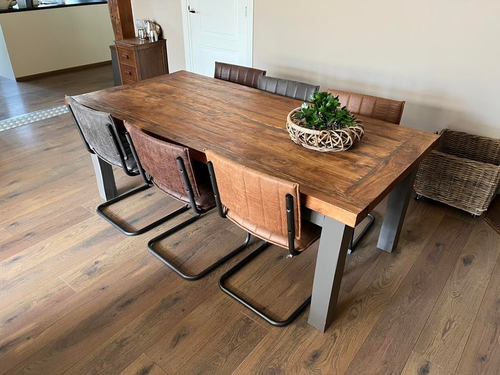 Landelijke tafel met stoelen, Ophalen, Gebruikt