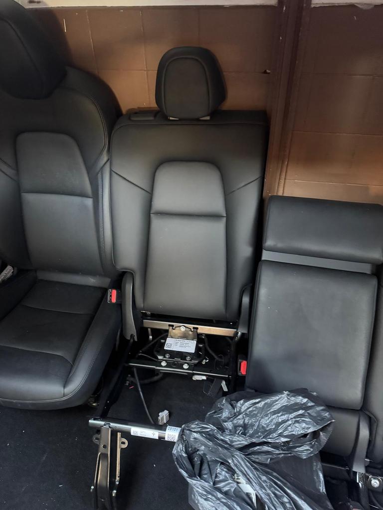 Tesla Model Y Stoelen Set Zwart Leder Origineel, Ophalen of Verzenden