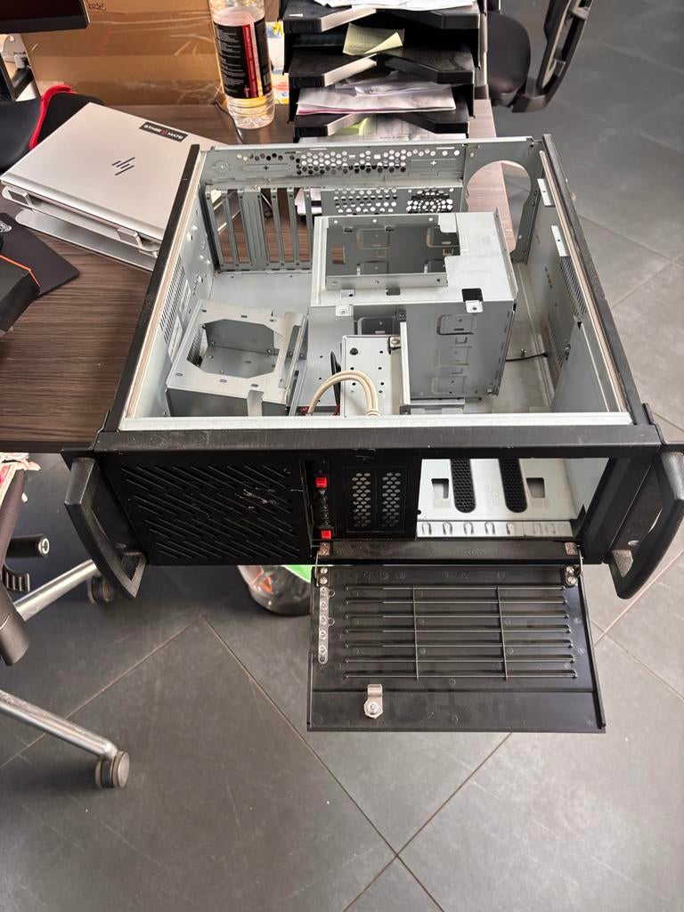 19 inch computer/server behuizing RM4212X REV:B, Computers en Software, Computerbehuizingen, Ophalen of Verzenden, Gebruikt