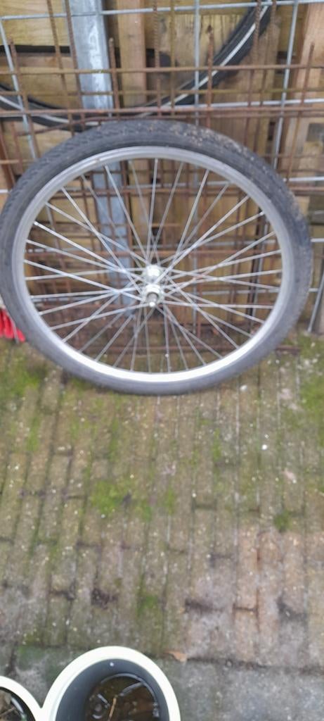 26 inch voorwiel niet krom goede band spaken goed, Ophalen of Verzenden, 80 kg of meer
