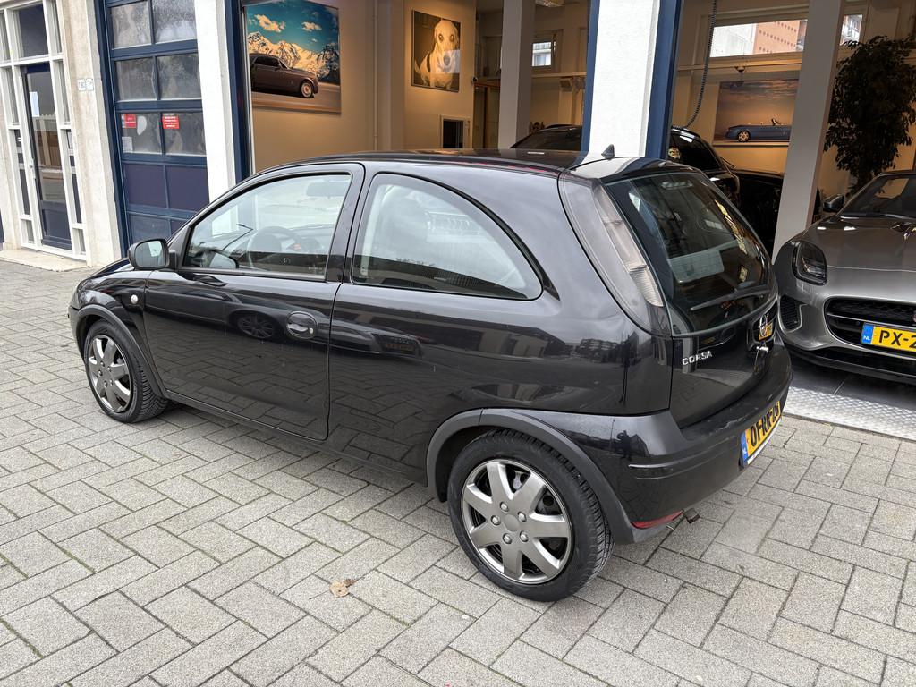 Opel Corsa 1.2-16V Full Rhythm (bj 2005), Voorwielaandrijving, 450 kg, Gebruikt, 31 €/maand