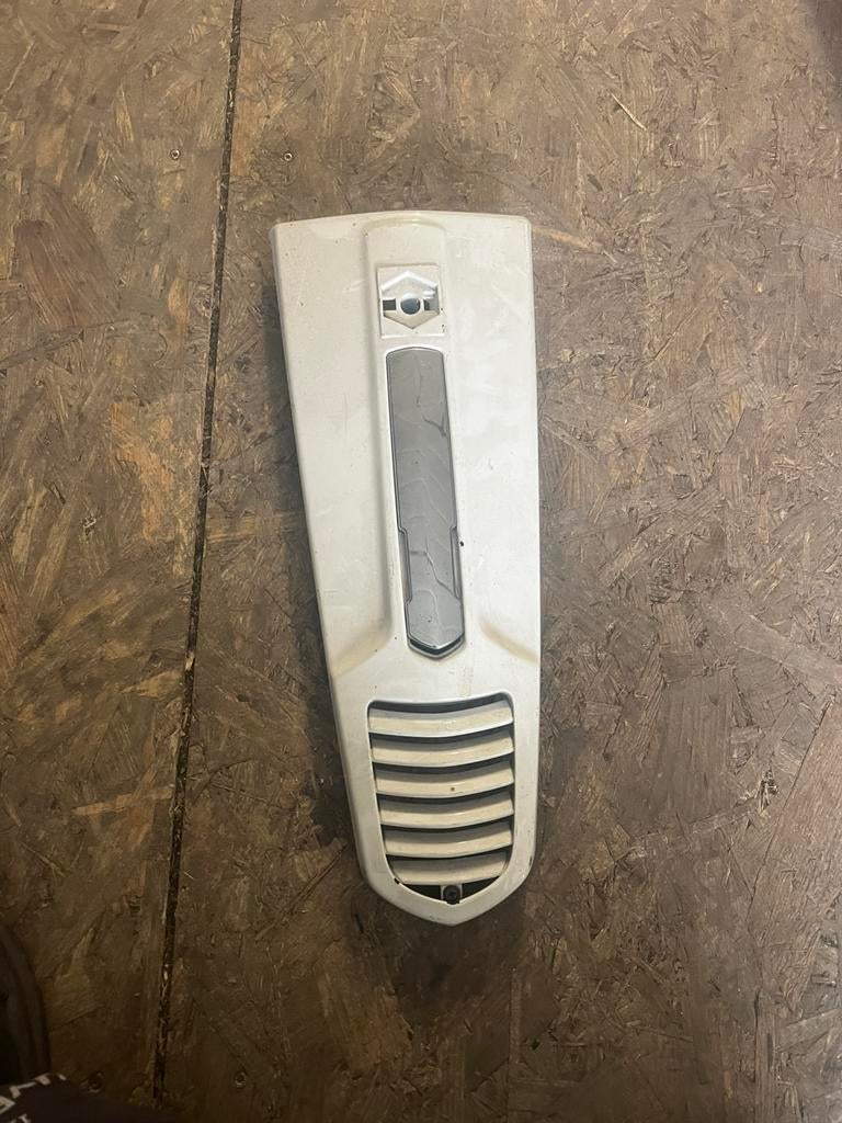 Vespa s 50 neus wit voor kap kapje, Ophalen of Verzenden