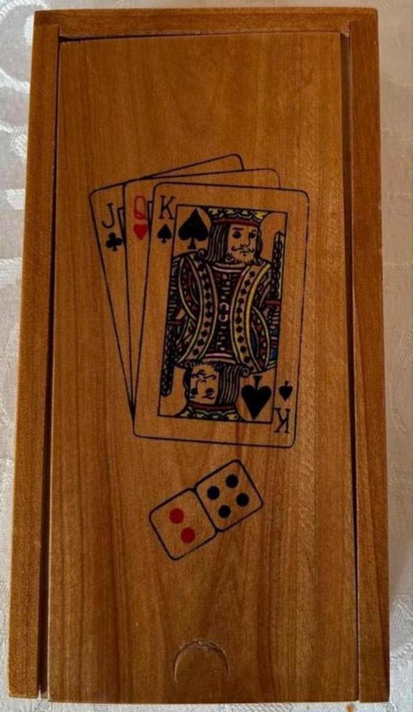 Houten speelkaarten kistje met bijzondere jokers., Ophalen of Verzenden, Zo goed als nieuw, Joker(s)