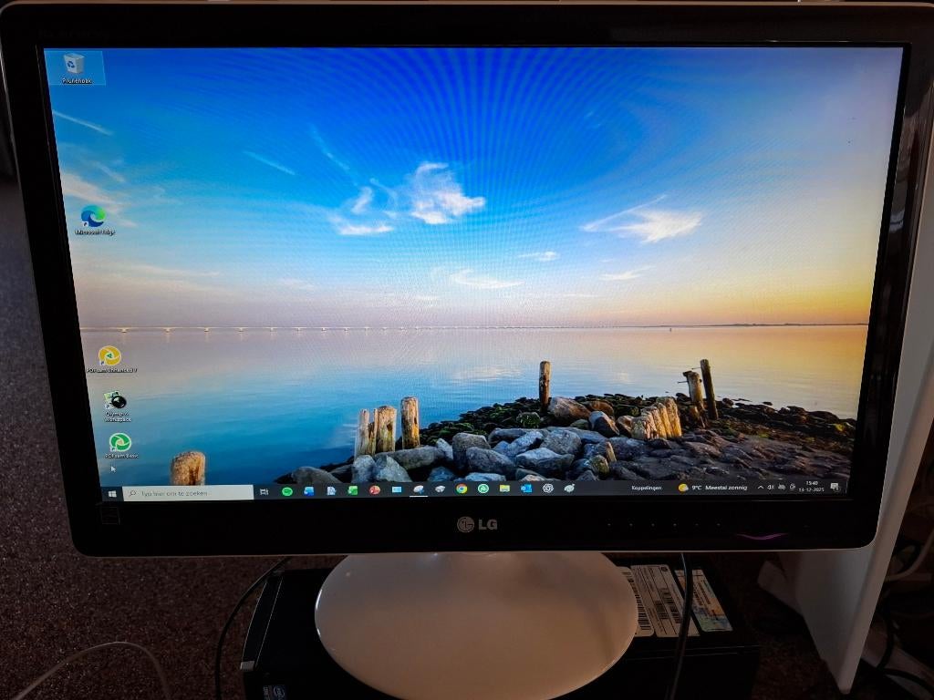 LG monitor / beeldscherm, wit, type Flatron E2350V, Computers en Software, Monitoren, Gebruikt, IPS, Ophalen of Verzenden, VGA