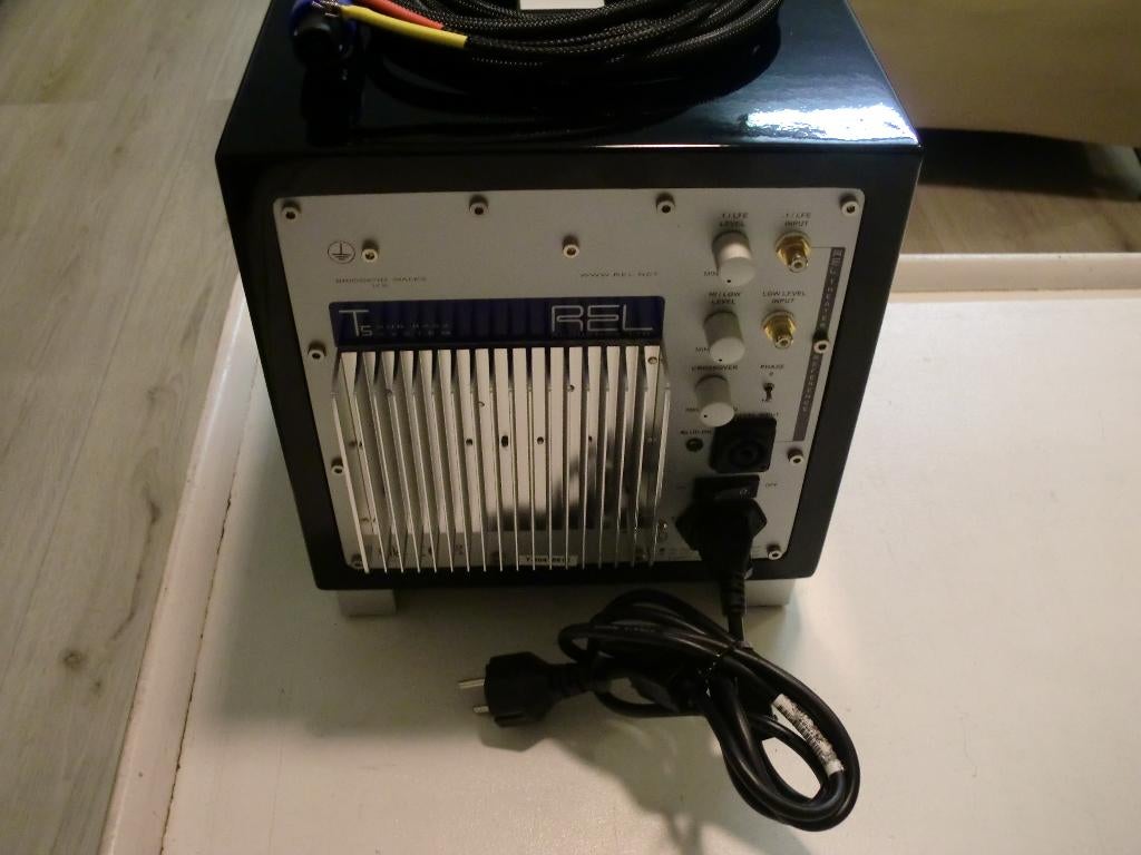 REL T-5 Powered Subwoofer onderhoud gehad kan weer 15 jaar., Overige merken, Refurbished, Ophalen of Verzenden, 120 watt of meer
