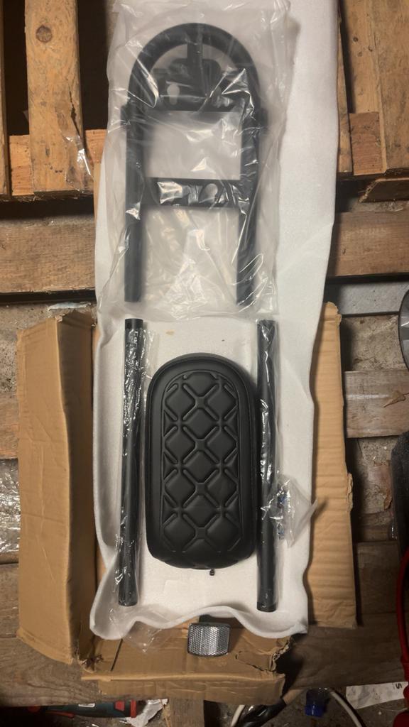 V8 Achterzitje Nieuw Uit doos (Gloednieuw), Ophalen, Nieuw, Zadel