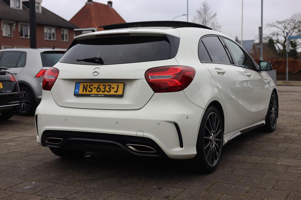 Mercedes-Benz A-Klasse 180 AMG | NAVI | CAMERA | PANORAMADAK, Voorwielaandrijving, Gebruikt, 4 cilinders, Handgeschakeld