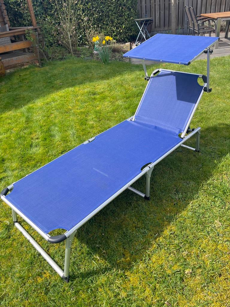 Blauw ligbed met zonnescherm, Ophalen, Gebruikt, Metaal, Verstelbaar