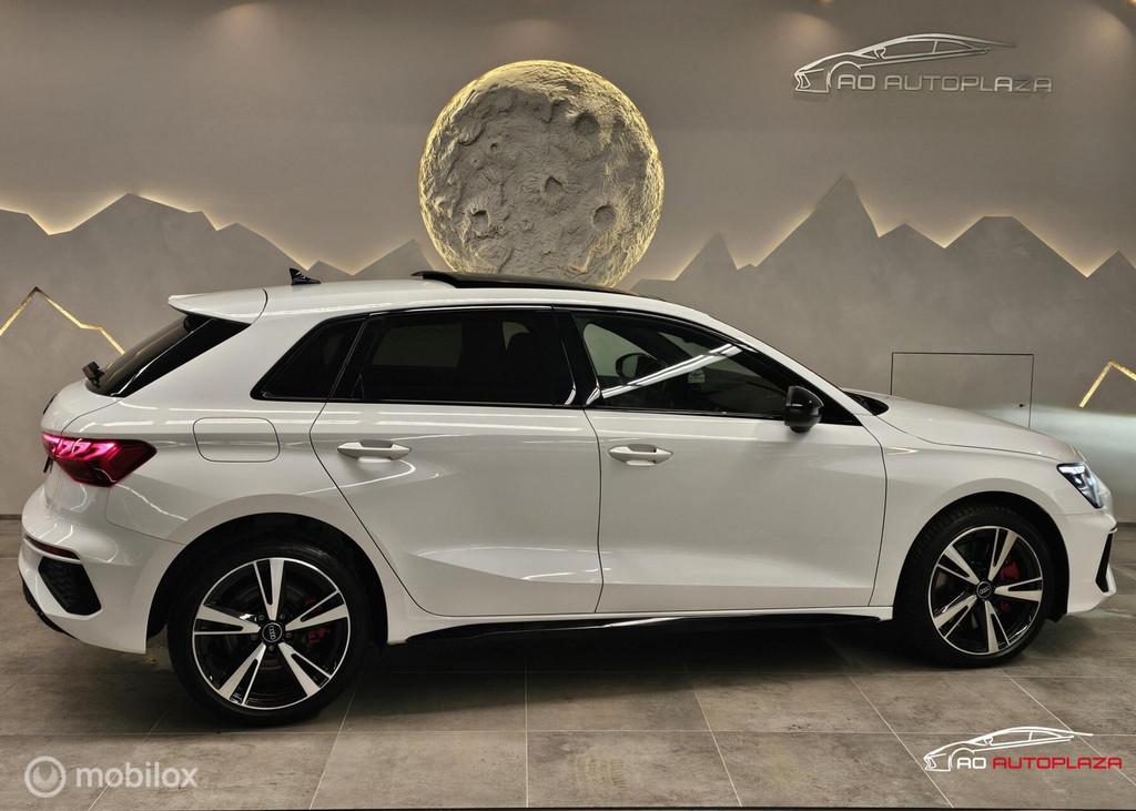 Audi A3 Sportback 45 TFSI e S edition Competition Panorama/K, Zwart, 4 cilinders, Leder en Stof, Wit