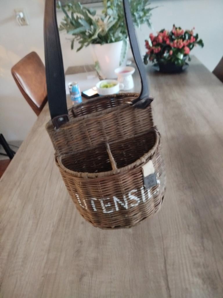 Utensils Riviera maison, Huis en Inrichting, Woonaccessoires | Schalen en Manden, Ophalen of Verzenden, Zo goed als nieuw, Rond