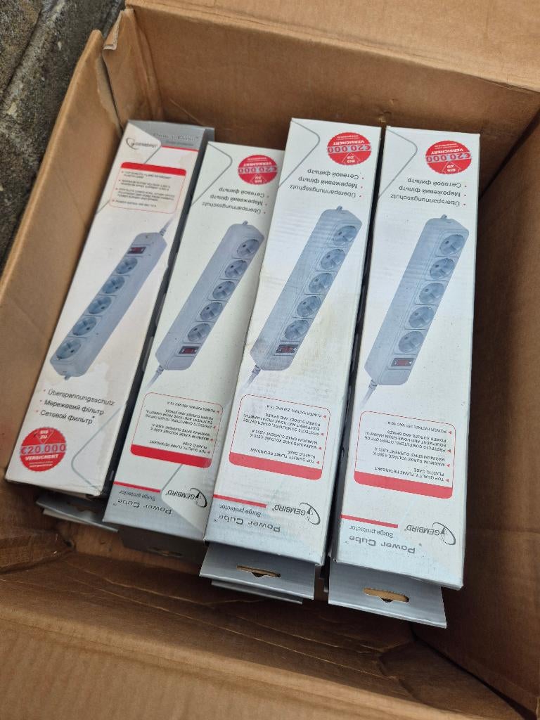 Kratten met (signaal) kabels, Ophalen, Gebruikt, Kabel of Snoer