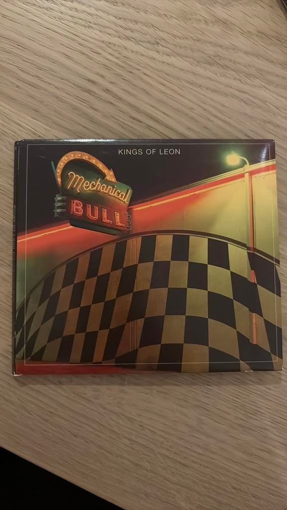 Kings of Leon - Mechanical Bull cd, Ophalen of Verzenden, Zo goed als nieuw, Poprock