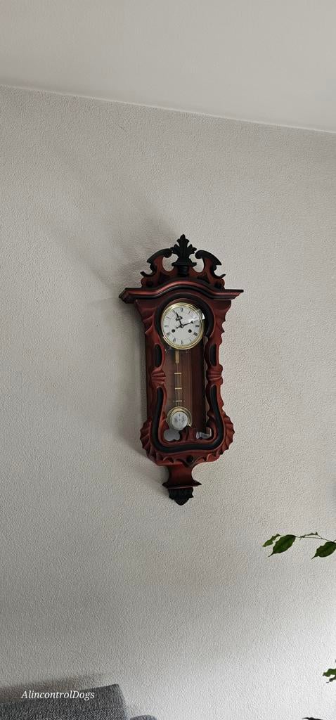 Prachtige notenhouten wandklok, slaat elk half en heel uur, Antiek en Kunst, Antiek | Klokken, Ophalen