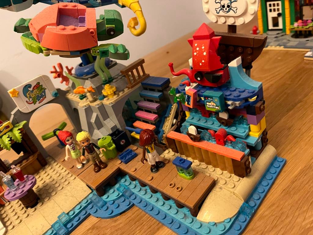 Lego Friends pretpark met aquarium en draaimolen, Inclusief minifiguren, Gebruikt, Lego, Friends