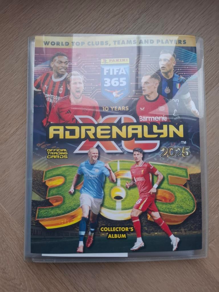 Panini fifa 365 adrenalyn album met zeldzame kaarten 25/26, Ophalen of Verzenden, Zo goed als nieuw