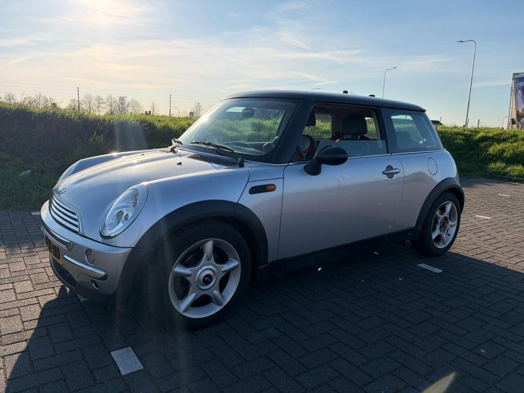 Mini 1.6 16V Cooper 2002 Grijs, Auto's, Voorwielaandrijving, 1025 kg, Metallic lak, 4 cilinders