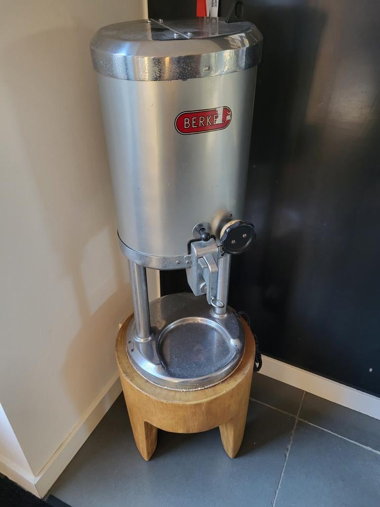 Berkel electrische koffiemolen Type 303, Ophalen