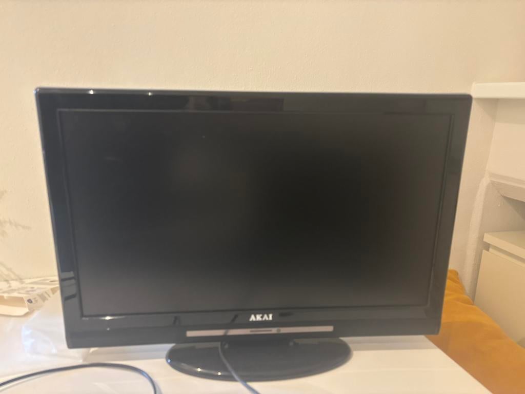 Akai tv met ingebouwde dvdspeler, 22 inch doorsnee, Overige merken, Gebruikt, 50 Hz, Ophalen of Verzenden