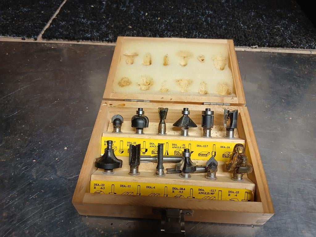 Frees bitjes, Ophalen, Zo goed als nieuw, Bovenfrees